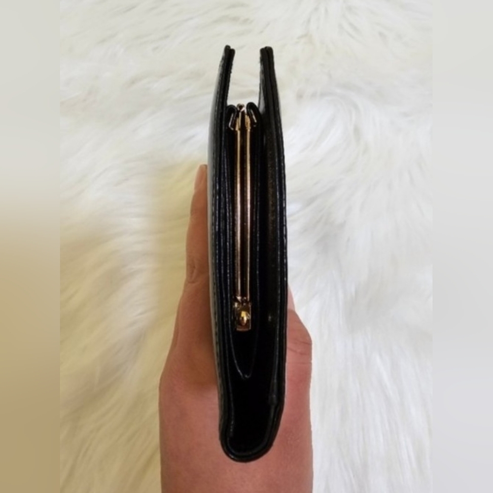 CHANEL CC Logo Patent Leather Long Bifold Wallet - Picture 5 of 12